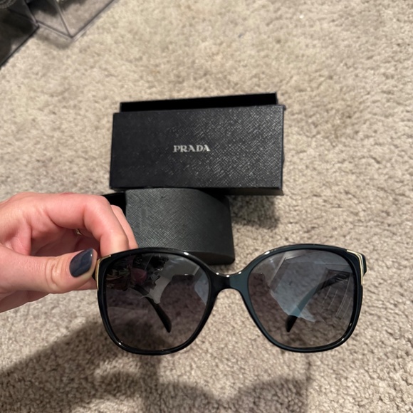 Prada polarized sunglasses - Picture 6 of 6